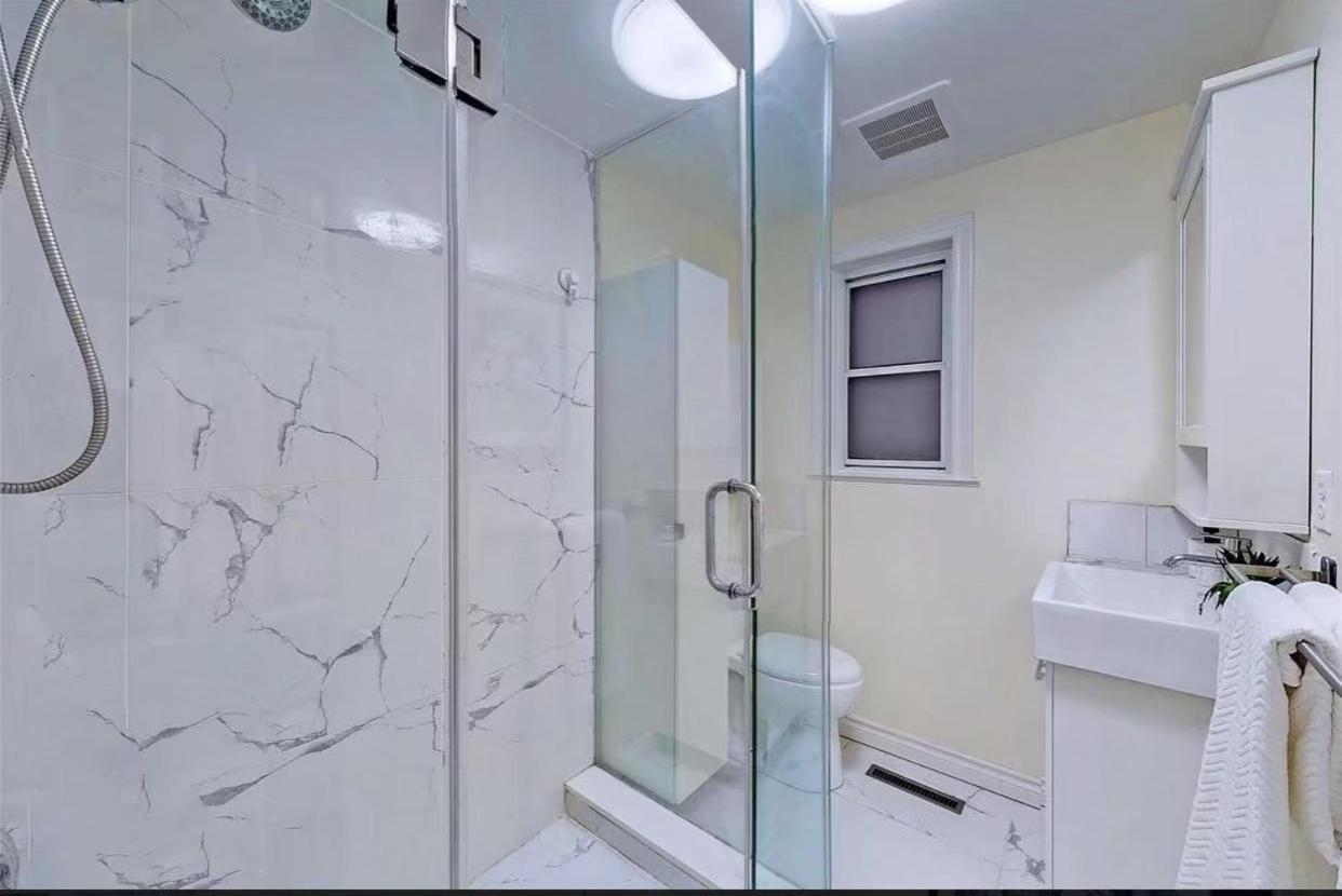 Cozy 3 Room Bungalow In Midtown Toronto Dış mekan fotoğraf